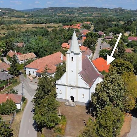 Parokia Apartman Es Coworking A Balaton Mellett Kaptalantoti Extérieur photo