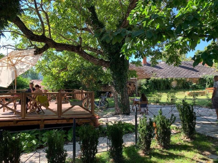 Parokia Apartman Es Coworking A Balaton Mellett Kaptalantoti Extérieur photo